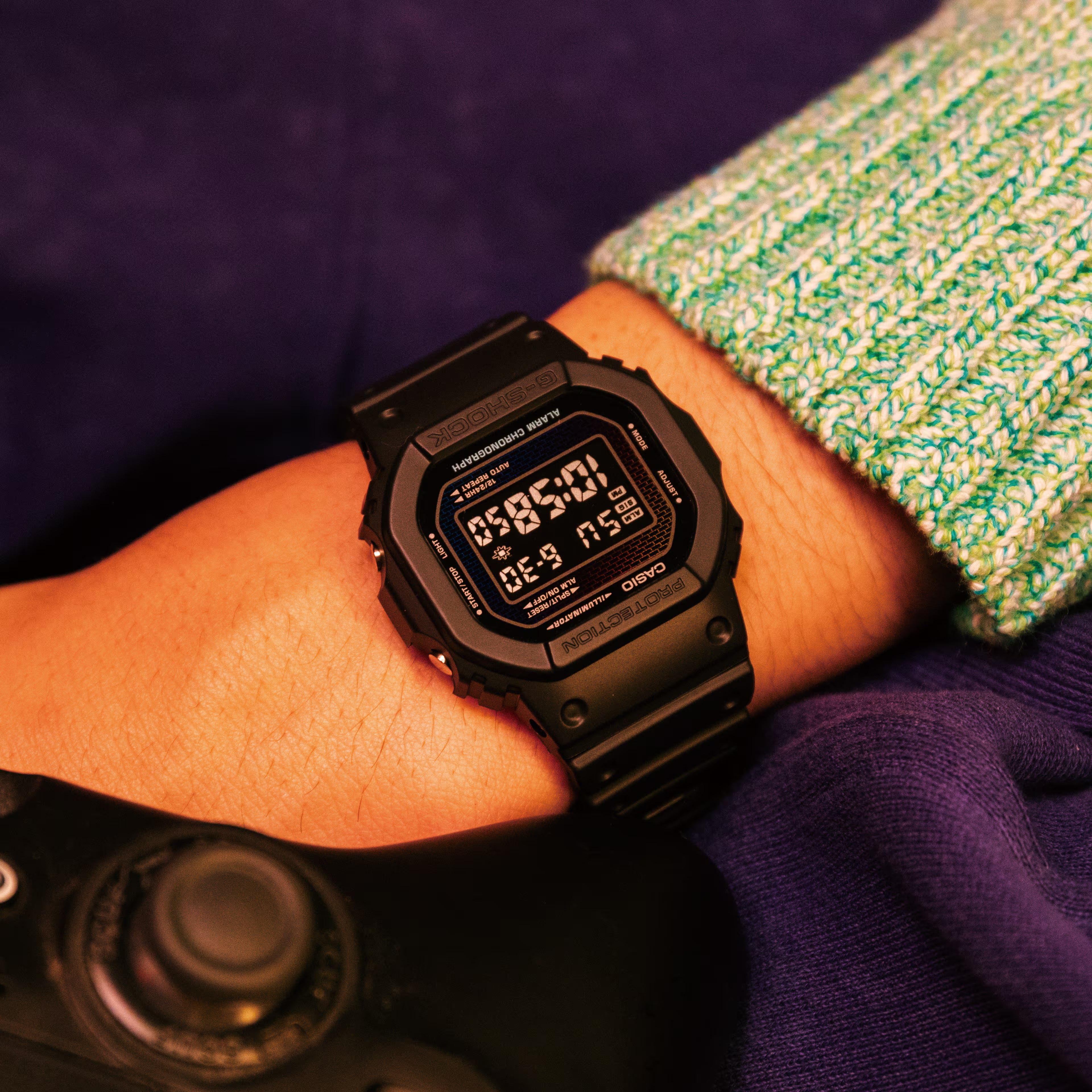 RELOJ DIGITAL PARA HOMBRE CASIO G-SHOCK DW-5600RW-1DR - NEGRO