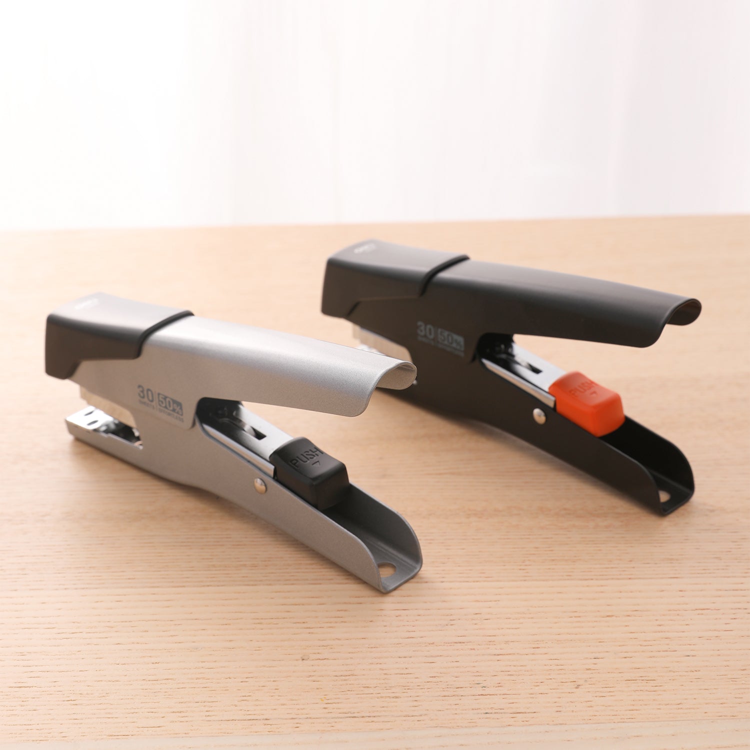 Cosedora mano effortless DELI grapas #24/6 x1 unidad