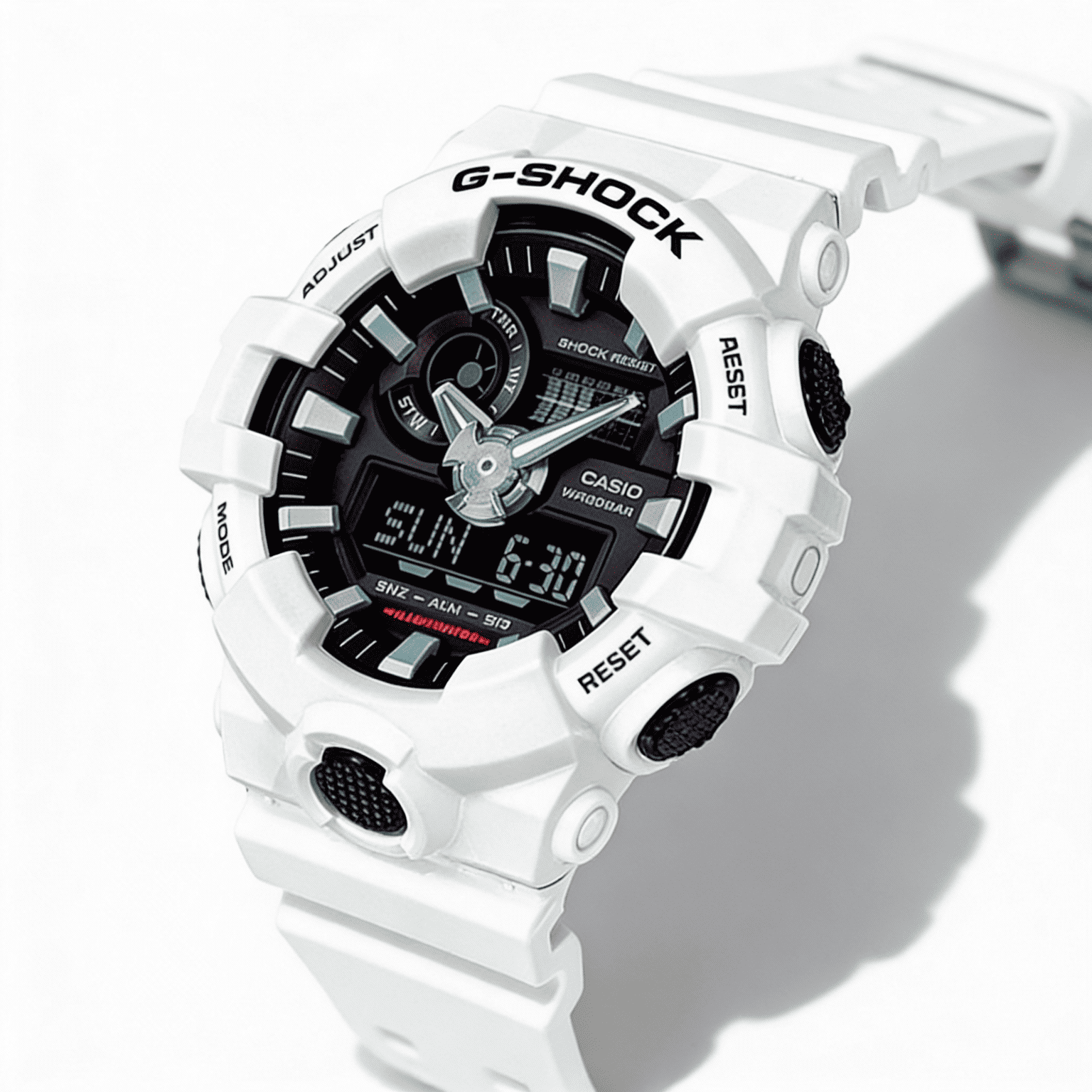 RELOJ ANÁLOGO DIGITAL PARA HOMBRE CASIO G-SHOCK GA-700-7ADR - BLANCO
