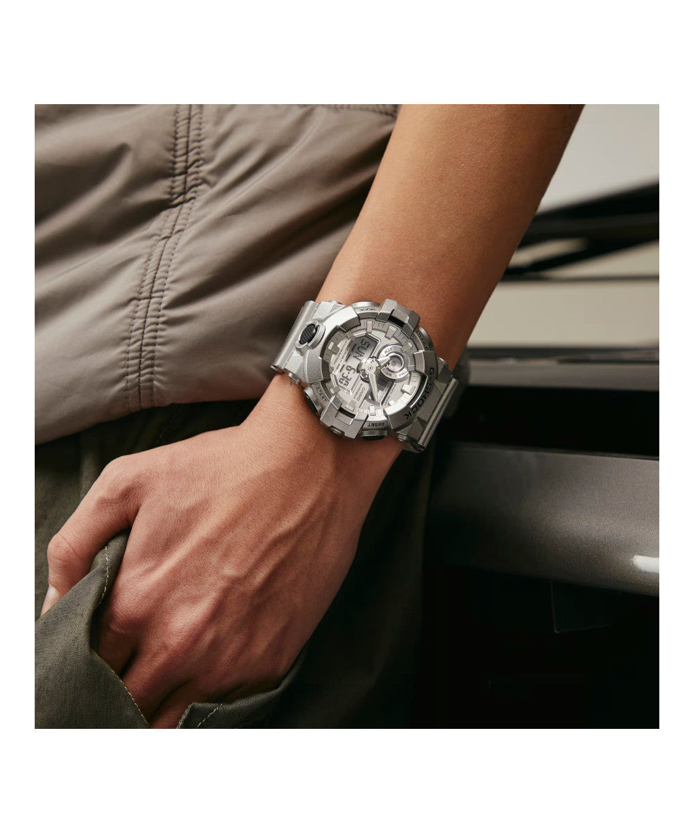 RELOJ ANÁLOGO DIGITAL PARA HOMBRE CASIO G-SHOCK GA-700FF-8ADR - GRIS