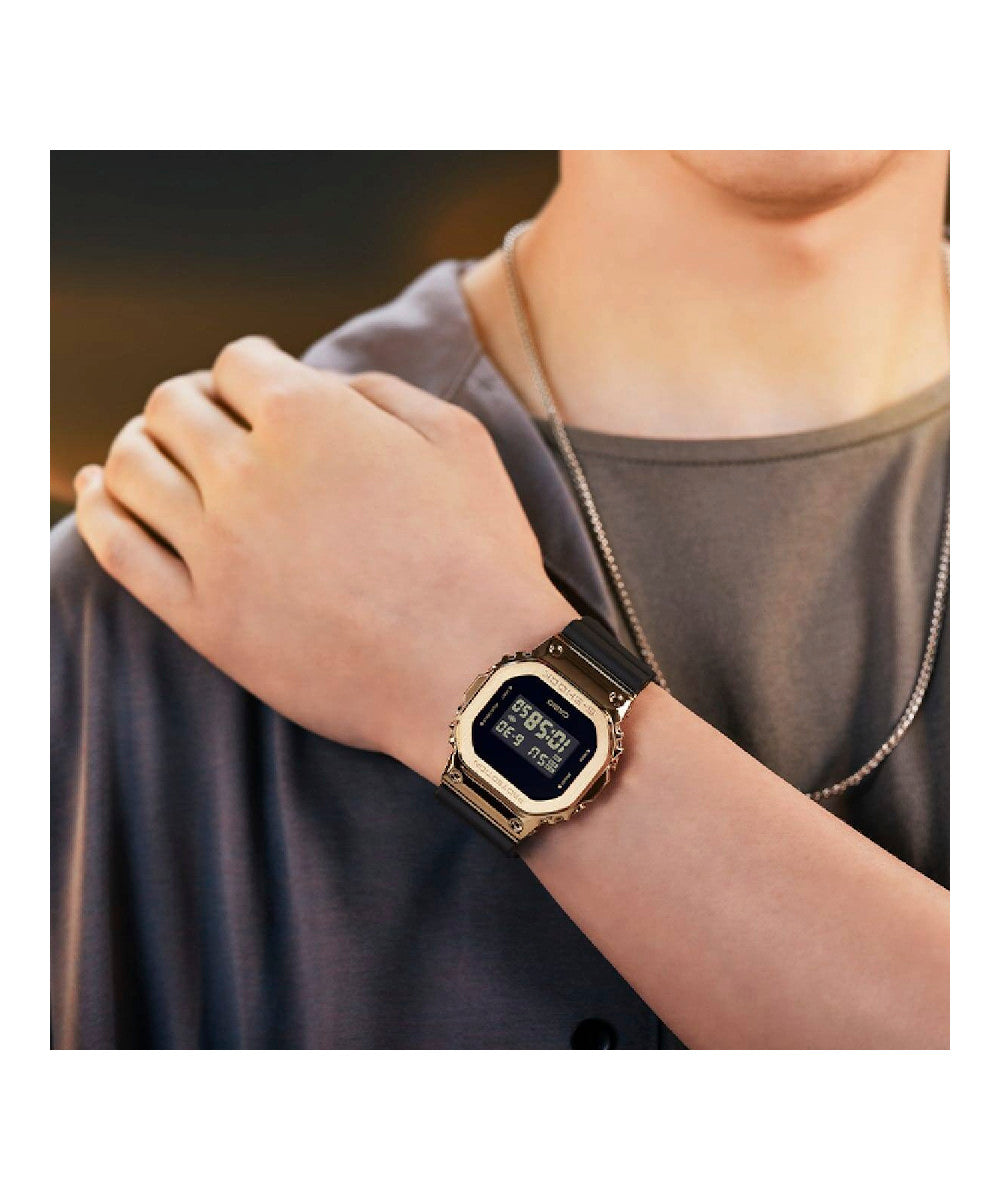 RELOJ CASIO G-SHOCK GM-5600G-9DR- DORADO