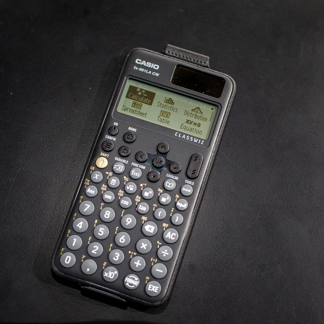 CALCULADORA CASIO ESCUELA Y UNIVERSIDAD FX-991LACW - NEGRO