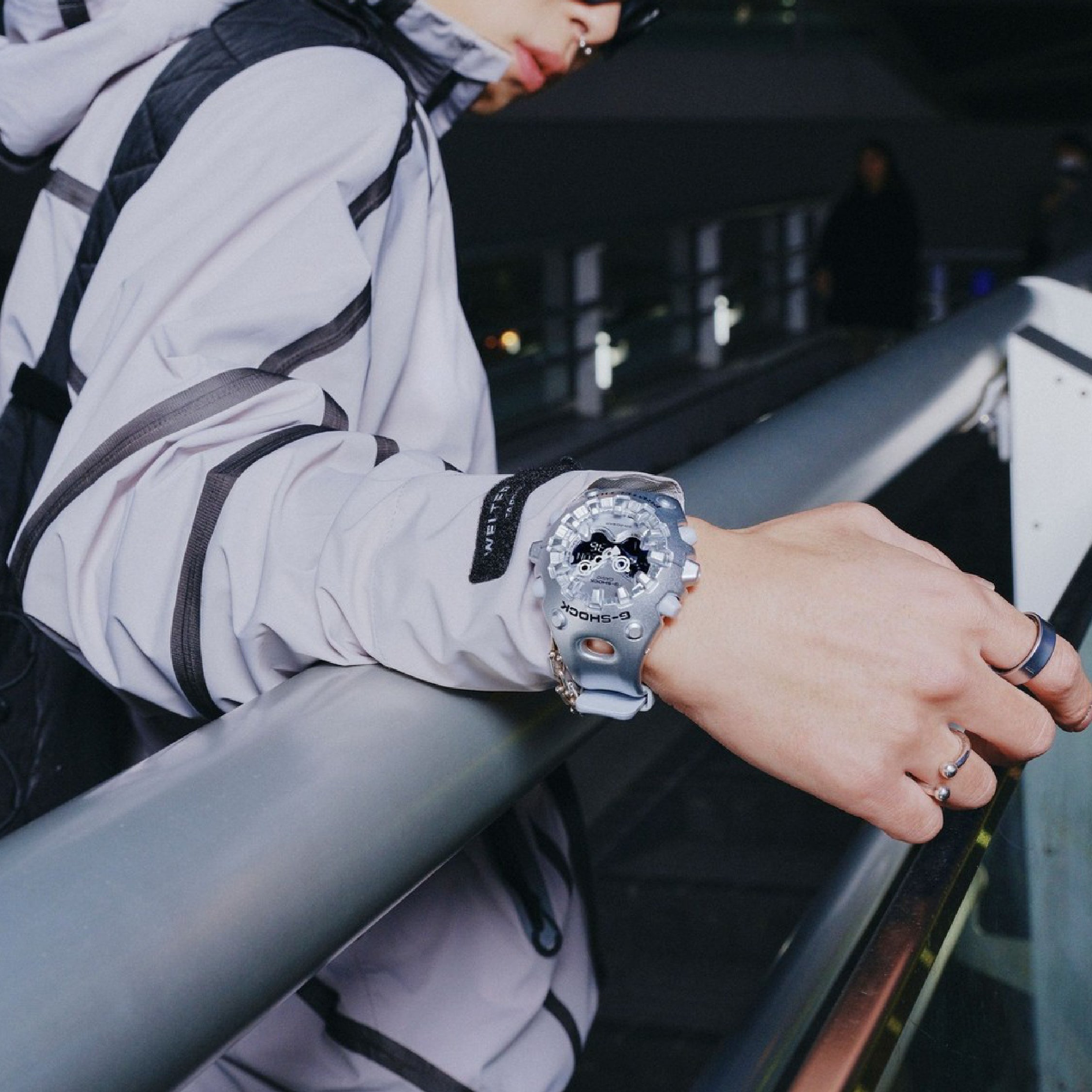 RELOJ CASIO G-SHOCK GA-V01A-8ADR - GRIS