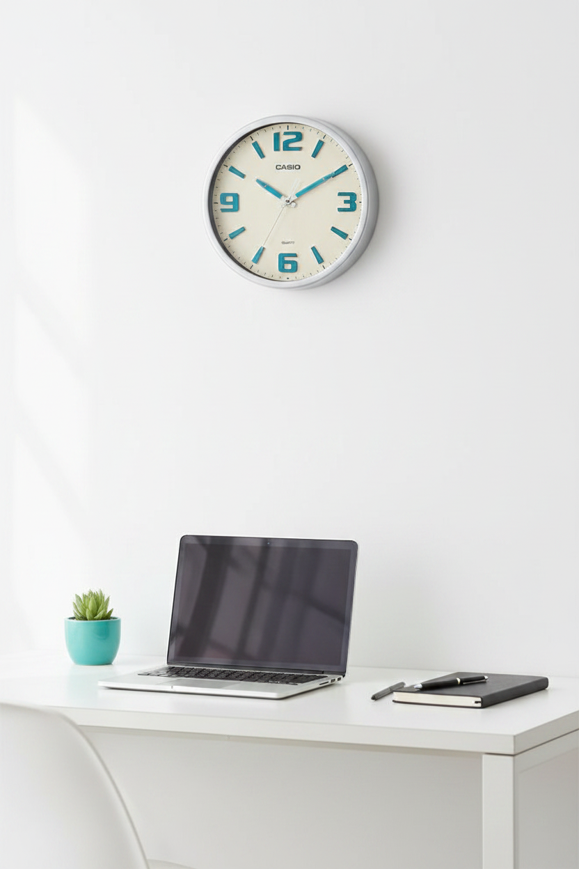 Casio IQ-63-7DF reloj de pared en home office luminoso