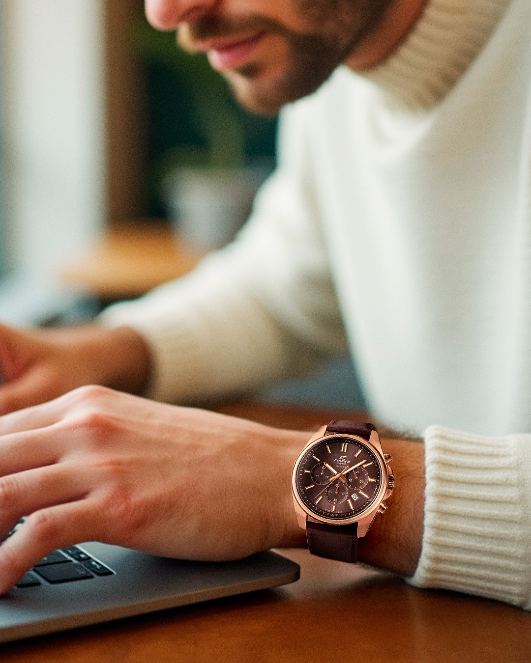 RELOJ PARA HOMBRE CASIO EDIFICE EFV-650CL-5AVUDF -CAFÉ
