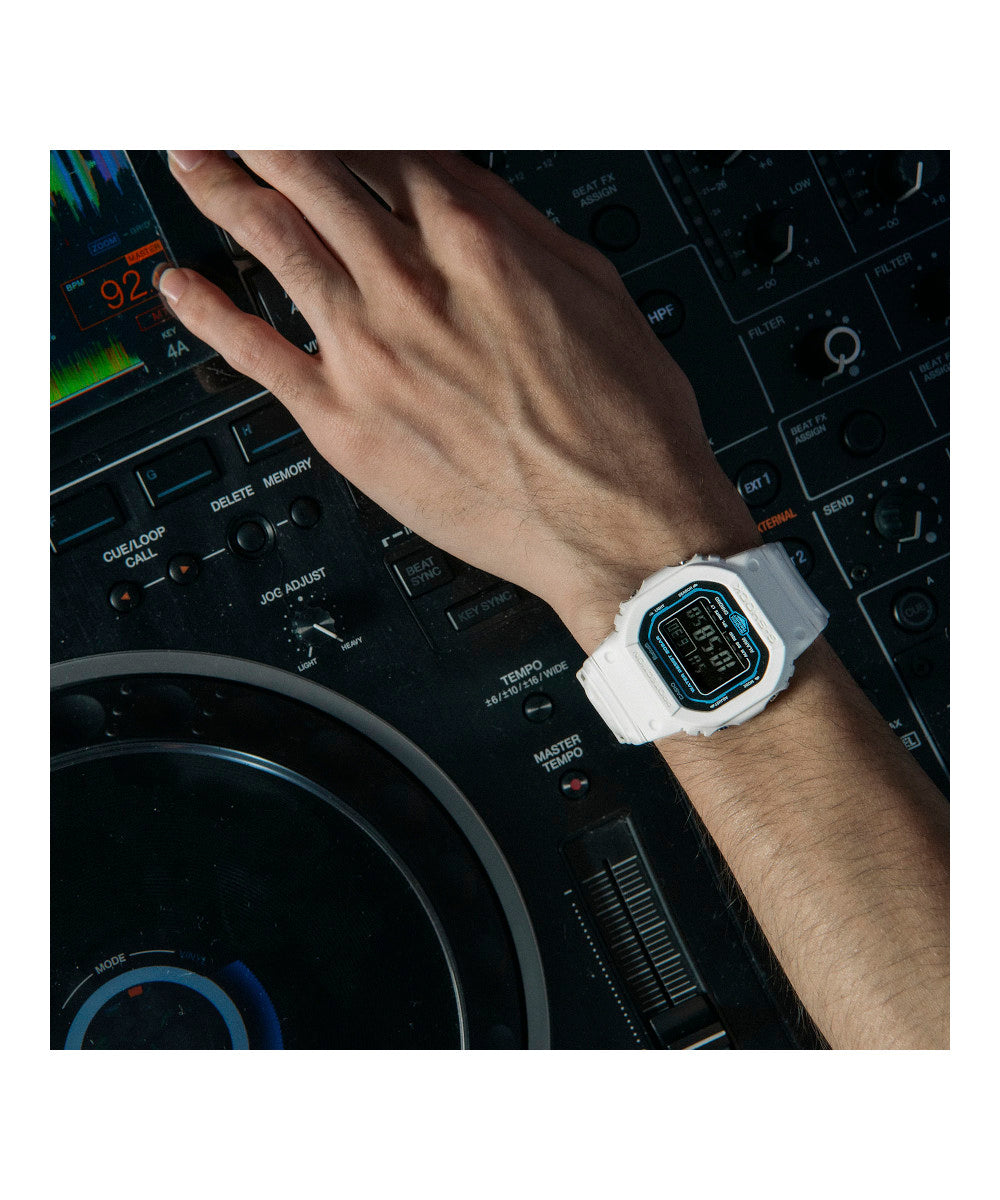 RELOJ CASIO G-SHOCK DW-B5600SF-7DR- BLANCO