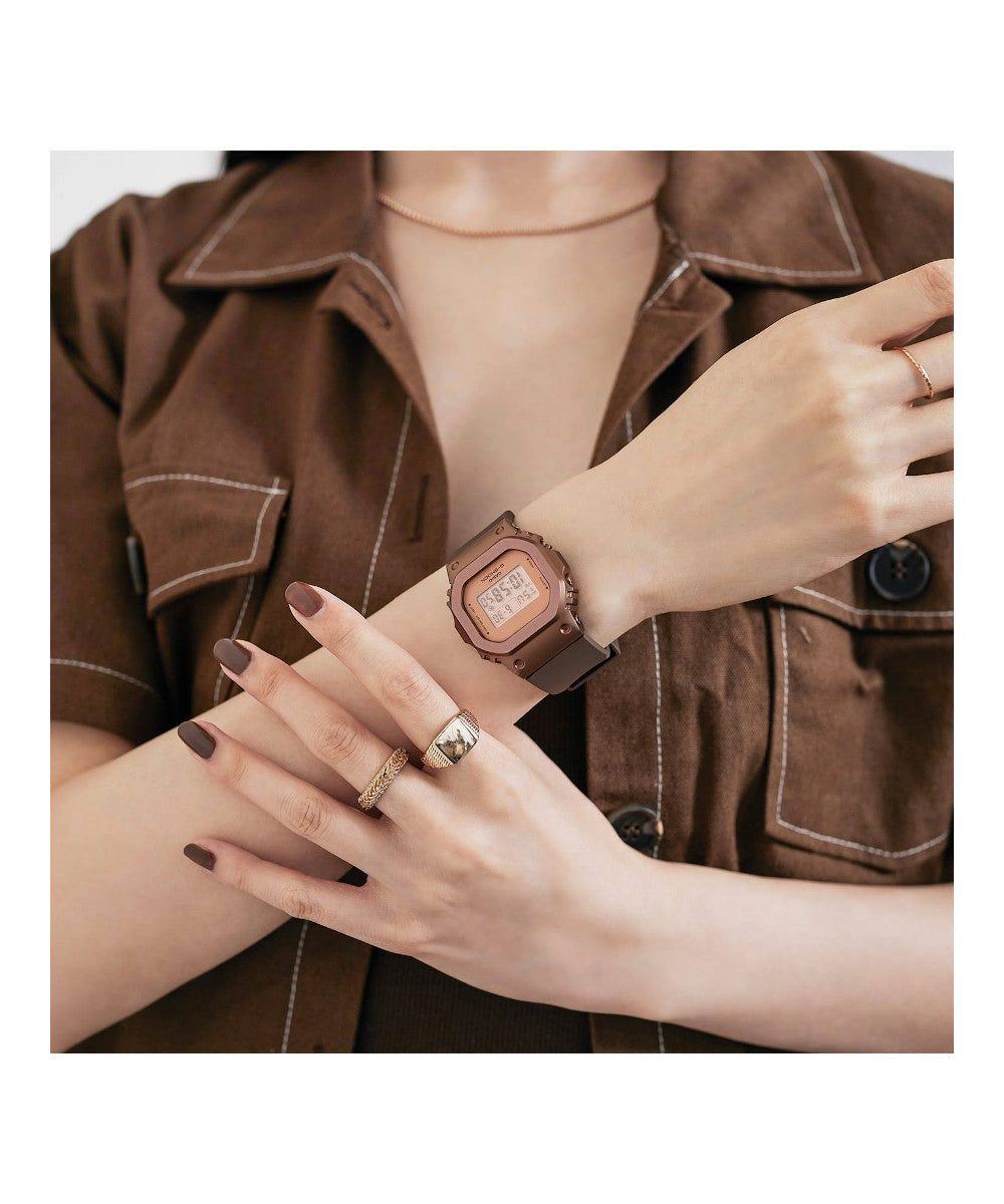 RELOJ PARA MUJER CASIO G-SHOCK  GM-S5600BR-5DR -CAFÉ