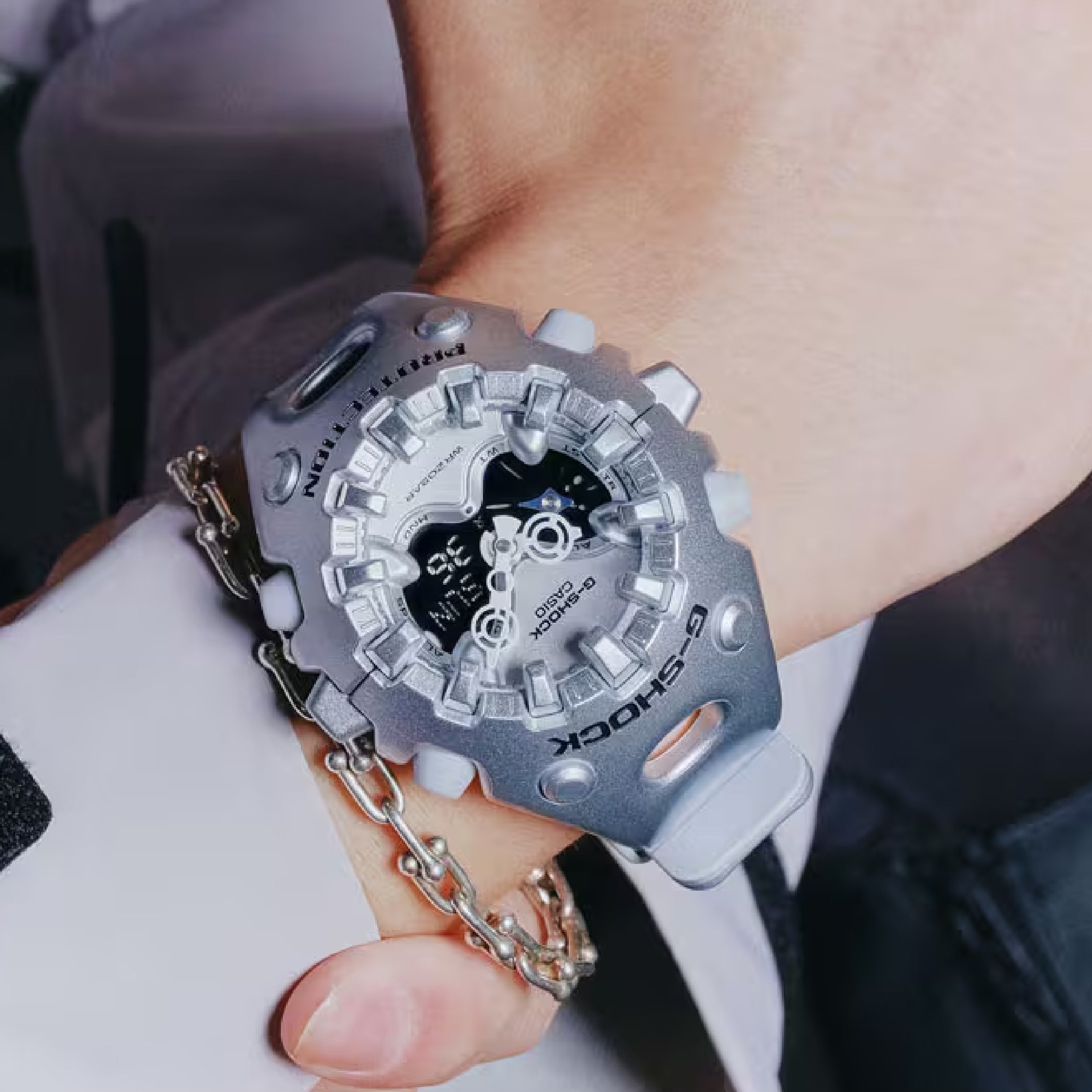 RELOJ CASIO G-SHOCK GA-V01A-8ADR - GRIS