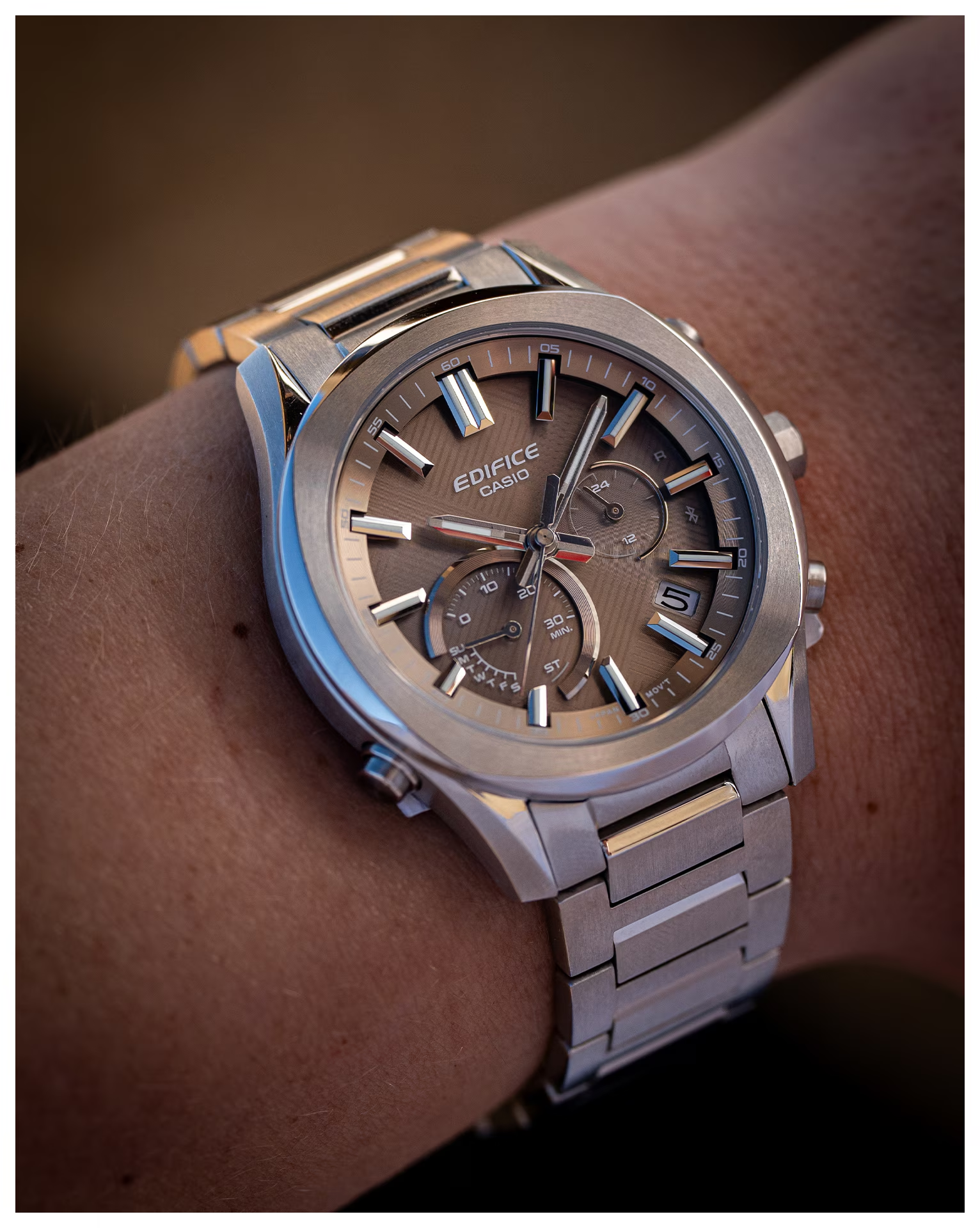 RELOJ PARA HOMBRE CASIO EDIFICE EQB-1300D-5ADF - CAFÉ